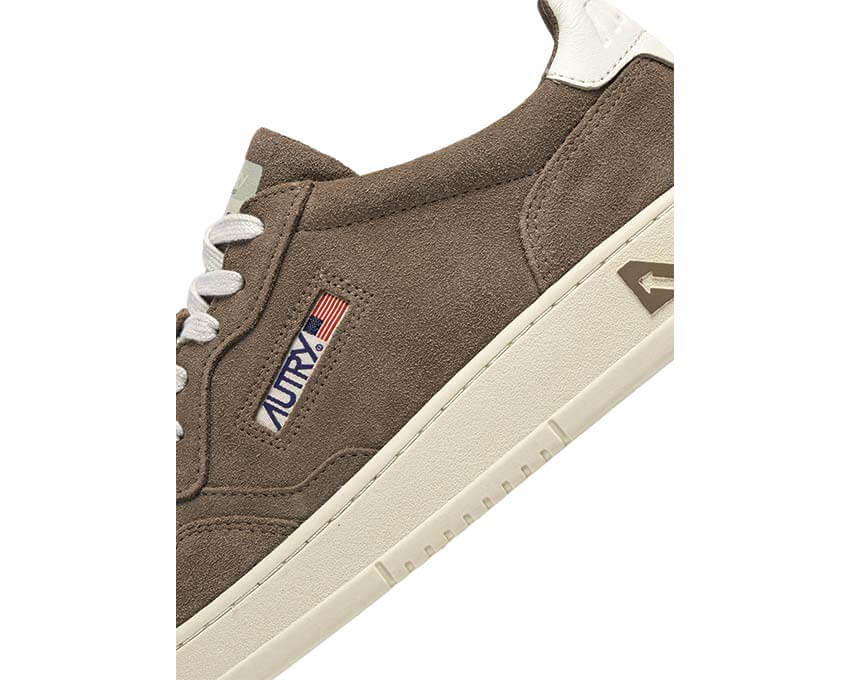 Autry Medalist Low "Cigar Suede"