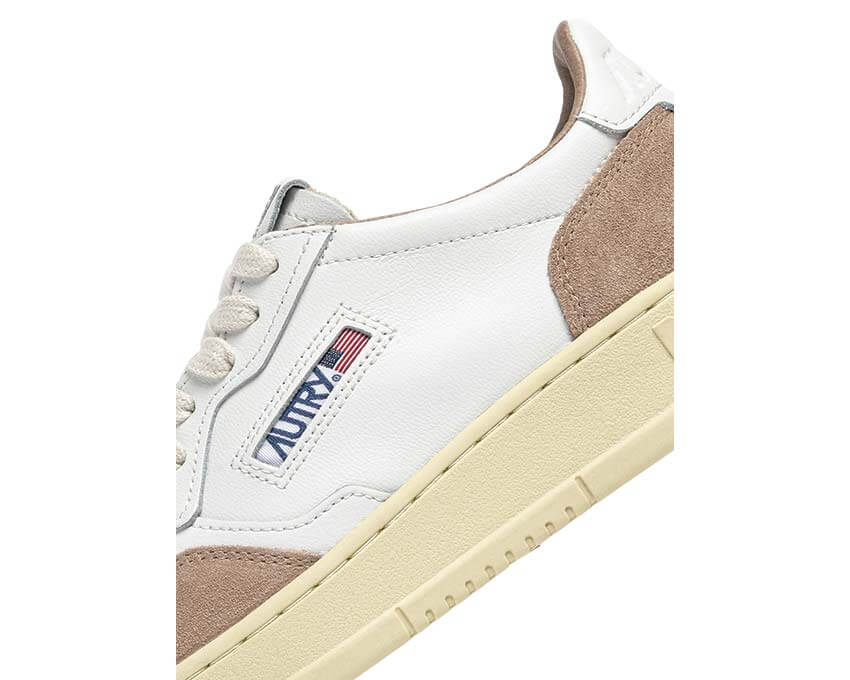 Autry Medalist Low W "Cream White"