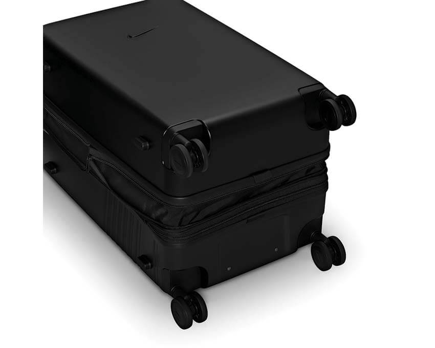 Nike Medium Checked Hardshell Luggage "Black"