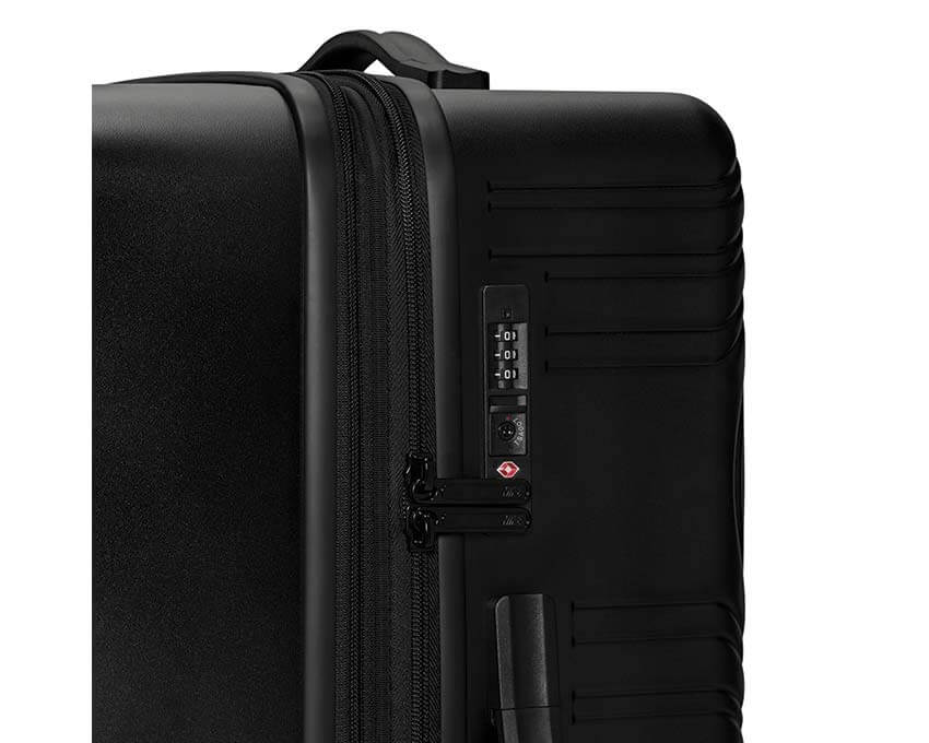 Nike Medium Checked Hardshell Luggage "Black"