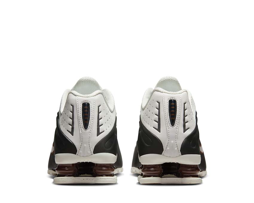Nike Shox R4 W "Sail Black"