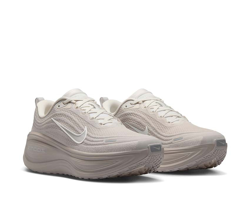 Nike Vomero Plus "Light Bone"