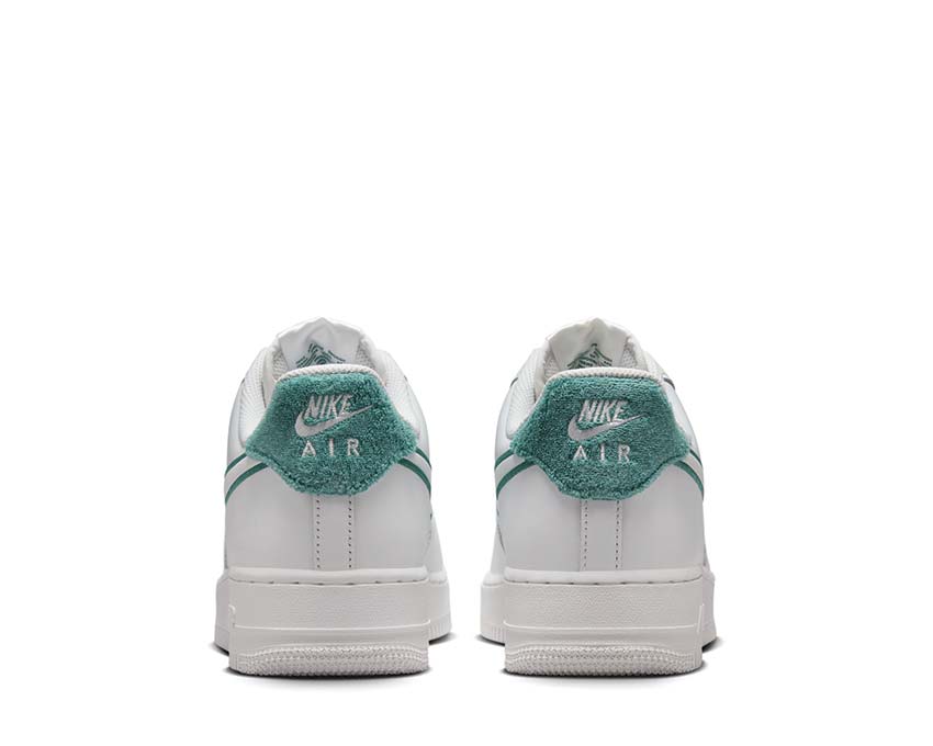 Nike Air Force 1 '07 LV8