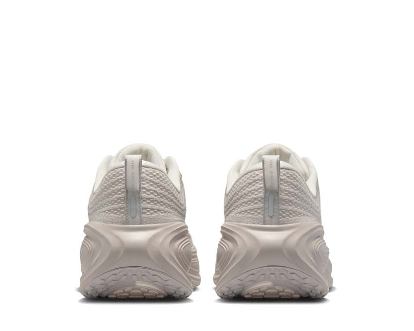 Nike Vomero Plus "Light Bone"