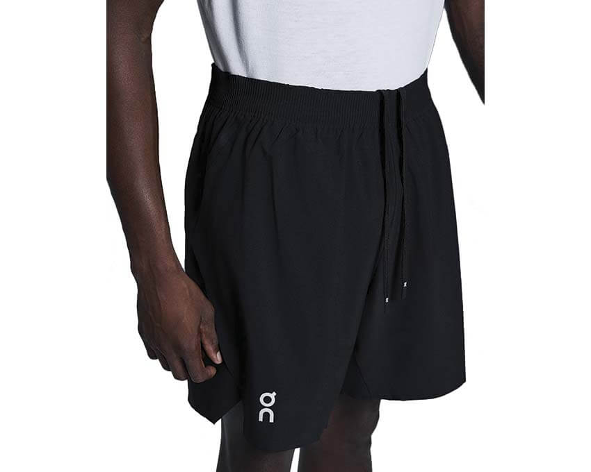 On 7" Core Shorts "Black"